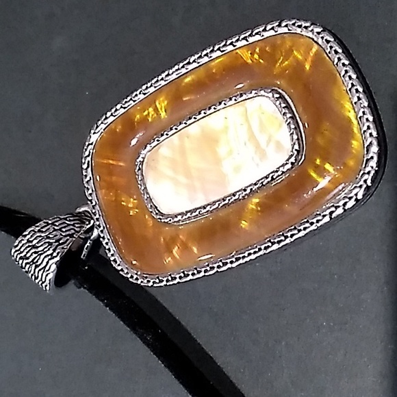 LIA SOPHIA || Mother of Pearl Inlay Pendant - Picture 2 of 14